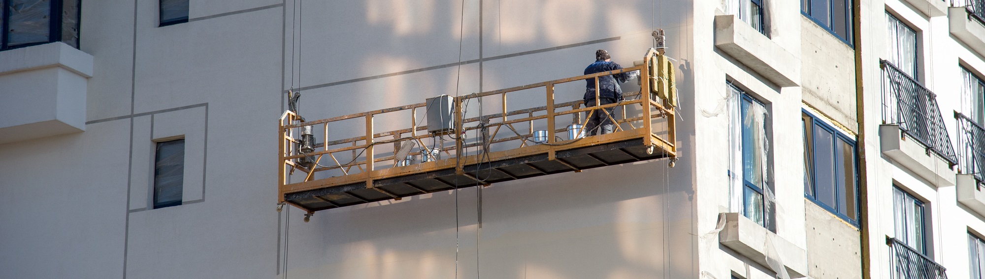 suspended scaffolding system on high rise