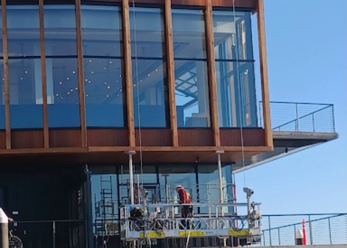  Swing stage scaffolding at Hell's Kitchen restaurant renovation